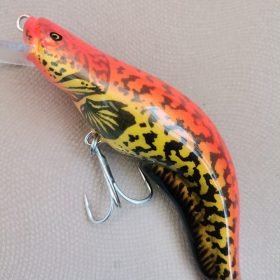 РЪЧНО ИЗРАБОТЕН ВОБЛЕР СОМ ЧЕРВЕН/ЖЪЛТ-11.5см|