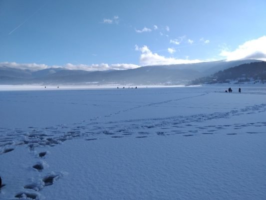 Зимен риболов на лед в България